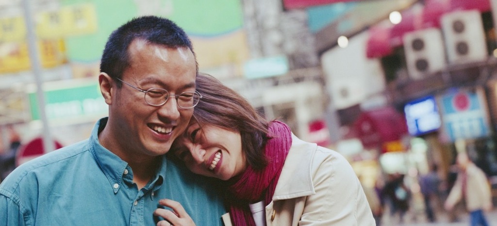 asian-couple-snuggling-1024x466